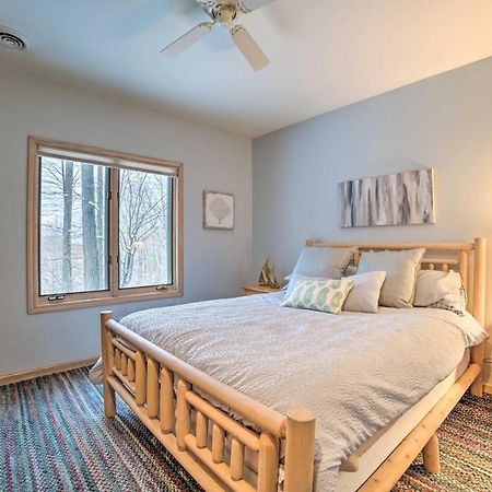 Resort-Style Harbor Springs Home With 2 Decks! Bagian luar foto