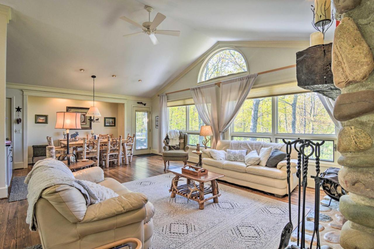 Resort-Style Harbor Springs Home With 2 Decks! Bagian luar foto