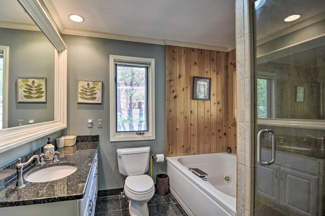 Resort-Style Harbor Springs Home With 2 Decks! Bagian luar foto