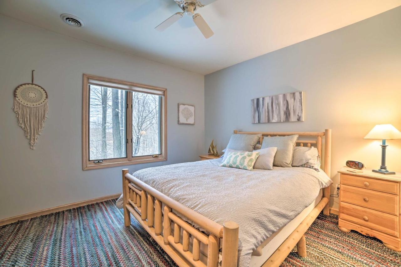 Resort-Style Harbor Springs Home With 2 Decks! Bagian luar foto