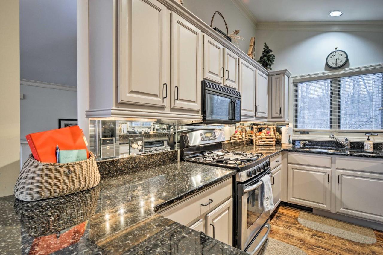 Resort-Style Harbor Springs Home With 2 Decks! Bagian luar foto