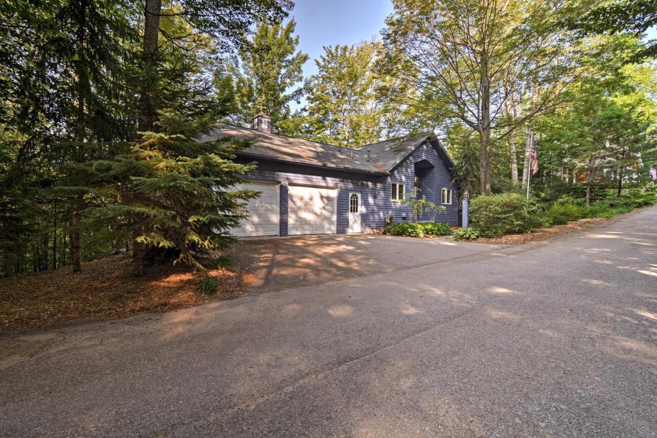 Resort-Style Harbor Springs Home With 2 Decks! Bagian luar foto