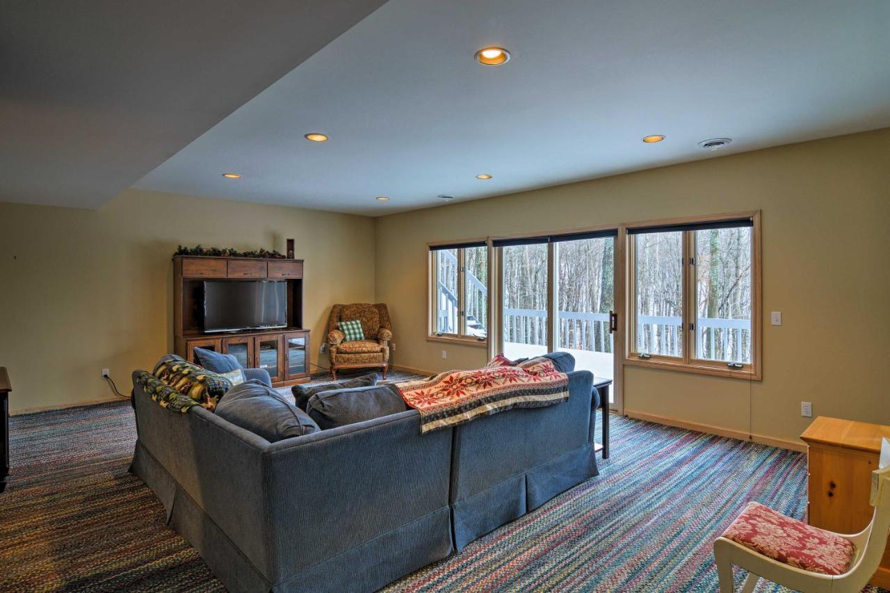 Resort-Style Harbor Springs Home With 2 Decks! Bagian luar foto