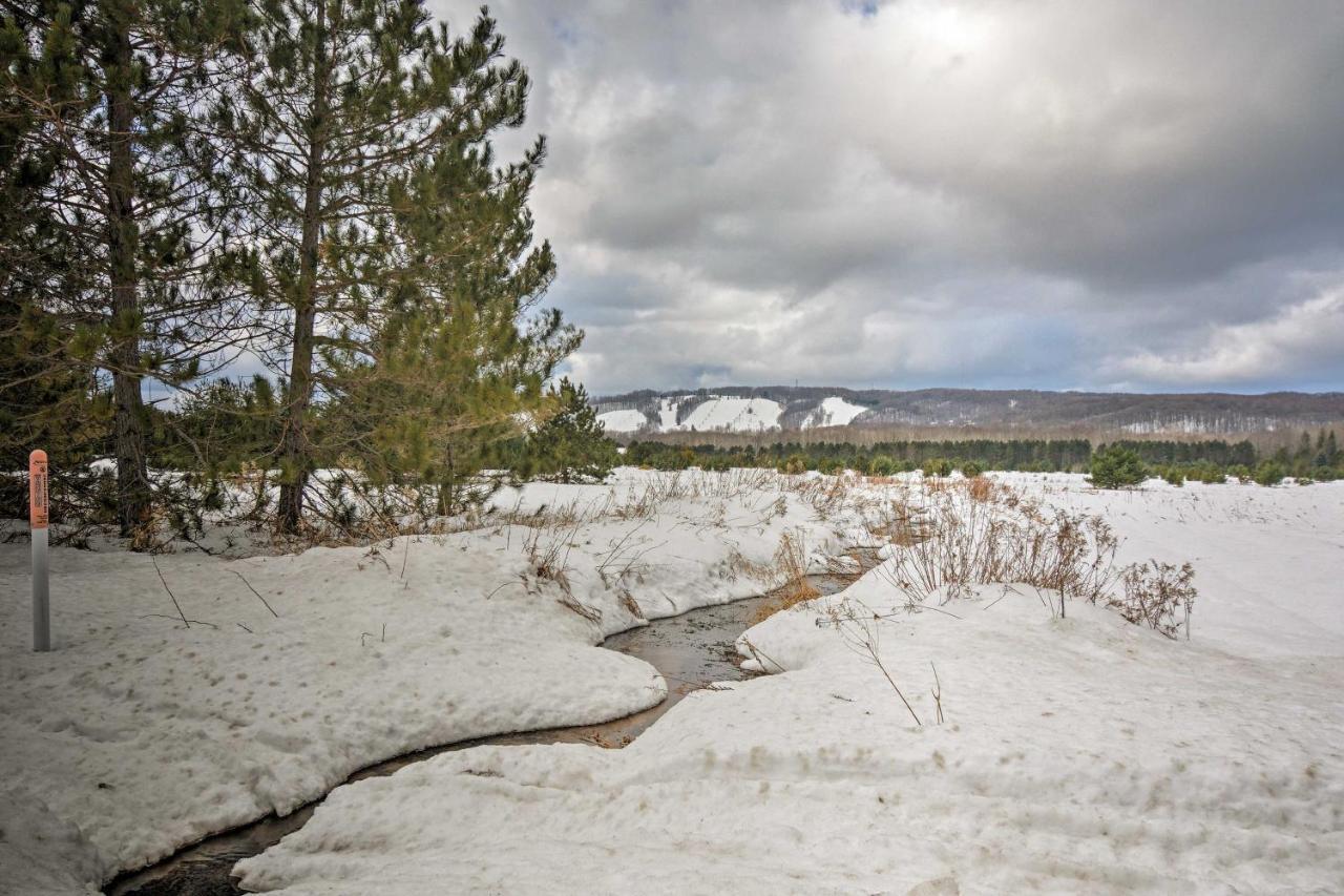 Resort-Style Harbor Springs Home With 2 Decks! Bagian luar foto